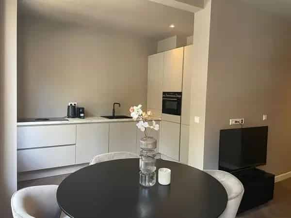 2 Slaapkamer Appartement Amsterdam Hoofddorpplein  Nabij Openbaar Vervoer