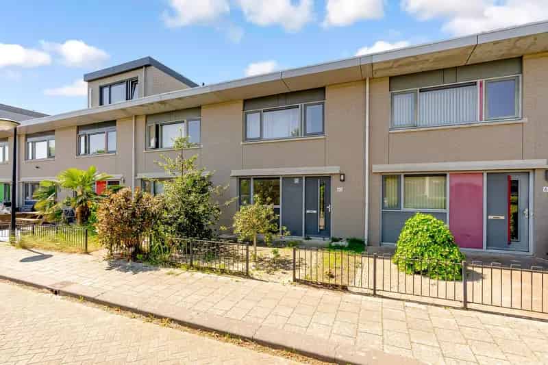 Moderne 4 Kamer Tussenwoning Almere Eilandenbuurt