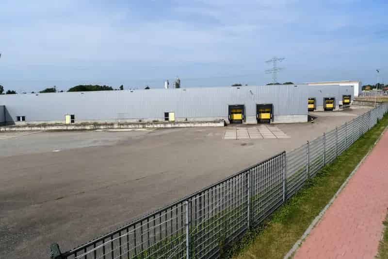 Bedrijfshallen te huur Echt - 1340m² tot 2400m²