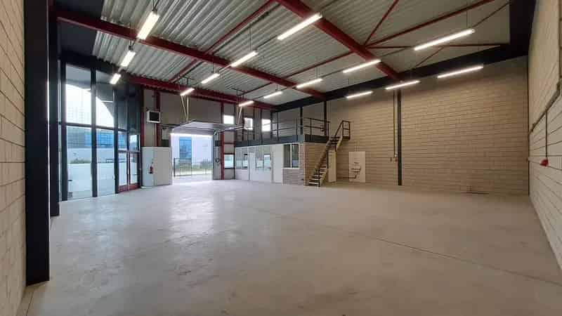 Bedrijfshal te Huur Heijen 250m2 Magazijn Werkplaats Kantoor