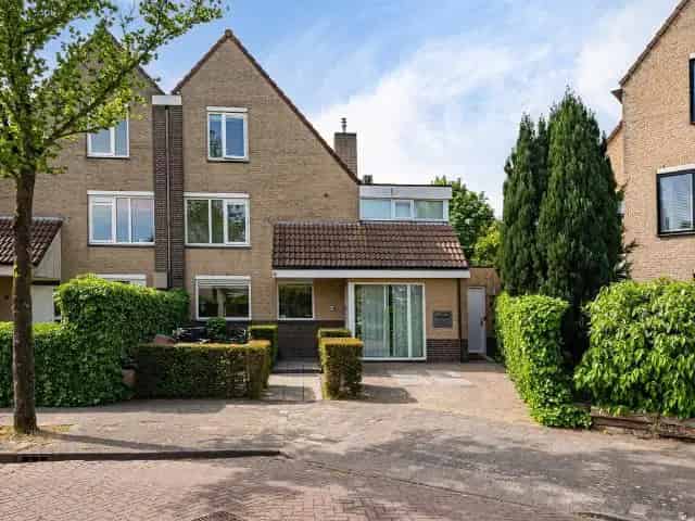 Geschakelde woning te koop Waardhuizen Amstelveen
