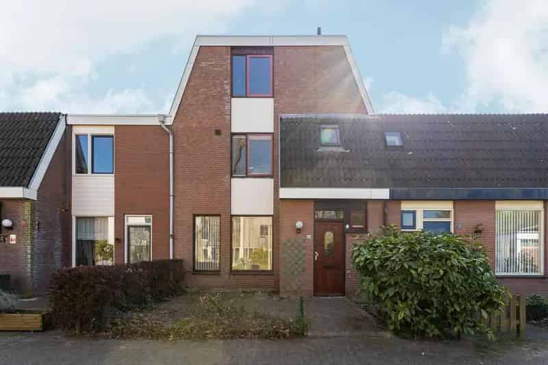 5 Slaapkamer woning Almere Haven  Vernieuwd Dak Ruime Tuin