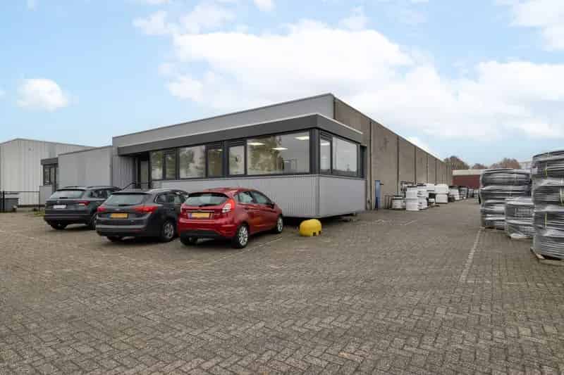 Bedrijfshal Tilburg te huur 1230m2 Kantoor 135m2 Energielabel A