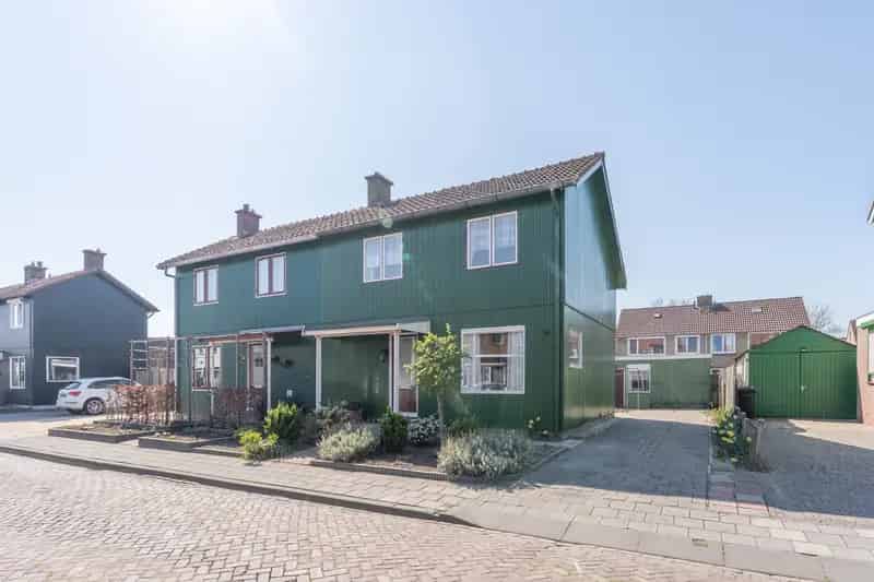 Houten woning Kruiningen 3 slaapkamers diepe tuin