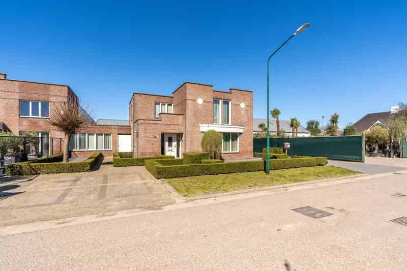 Bedrijfswoning Overloon 189m² 4 slaapkamers bedrijfshal 237m²
