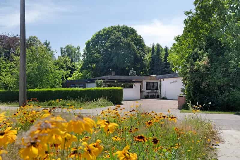 Huis te koop Meerle: Ruime bungalow met tuin en garage