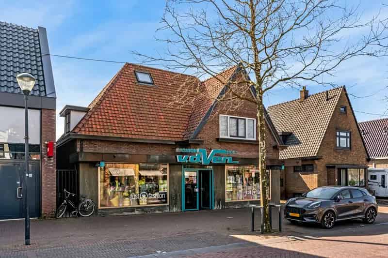 Beleggingspand Oostvoorne: Winkelruimte 329m2 Verhuurd