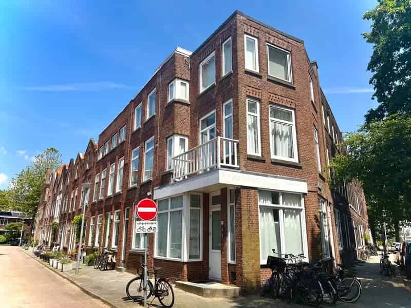 Dubbele Bovenwoning Overschie 2 Slaapkamers Dakterras