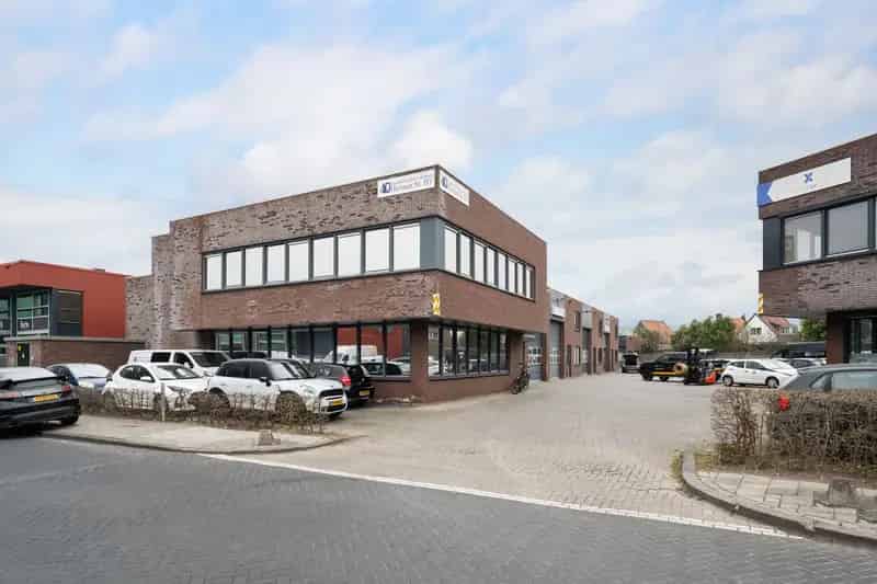 Kantoor Barendrecht te huur: modern pand met 215m2 bedrijfsruimte