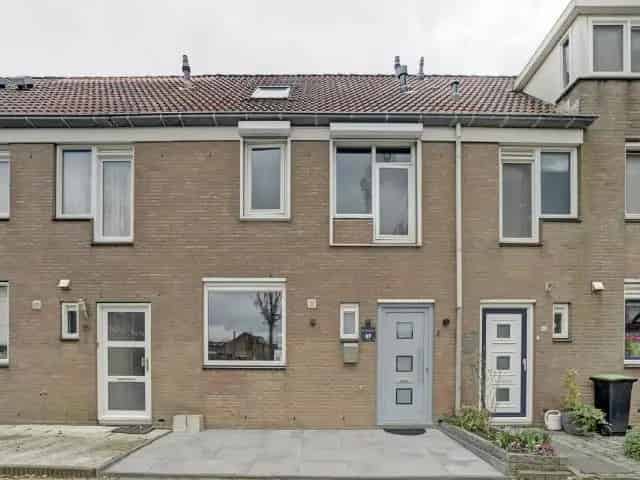Ruime gezinswoning te koop in Spijkenisse