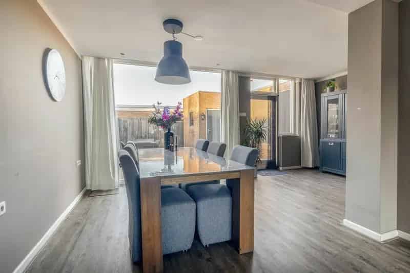 Tegelen: Instapklare Tussenwoning 4 slaapkamers