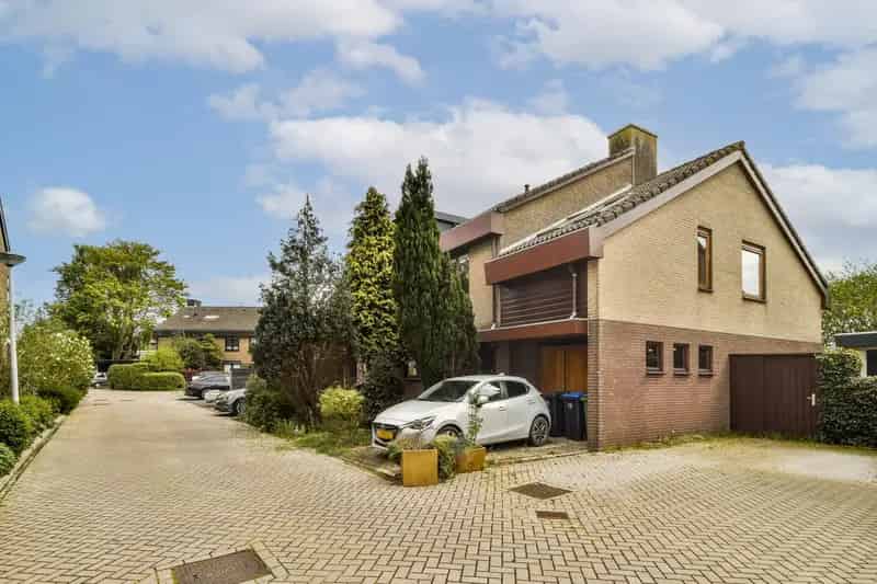 Huis te koop Landsmeer 7 slaapkamers 2 badkamers aan het water