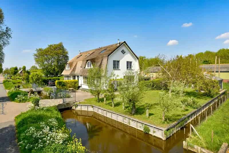 Huis te koop Ouderkerk aan de Amstel: 7 slaapkamers, rieten kap, vrij uitzicht