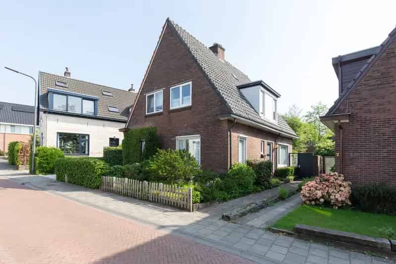 Huis te koop Velp: Charmante woning met 4 kamers en veel potentie