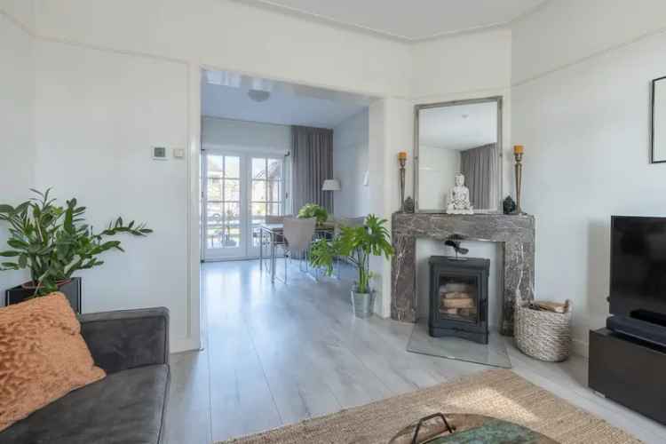 Jaren 30 woning te koop aan het water met boszicht