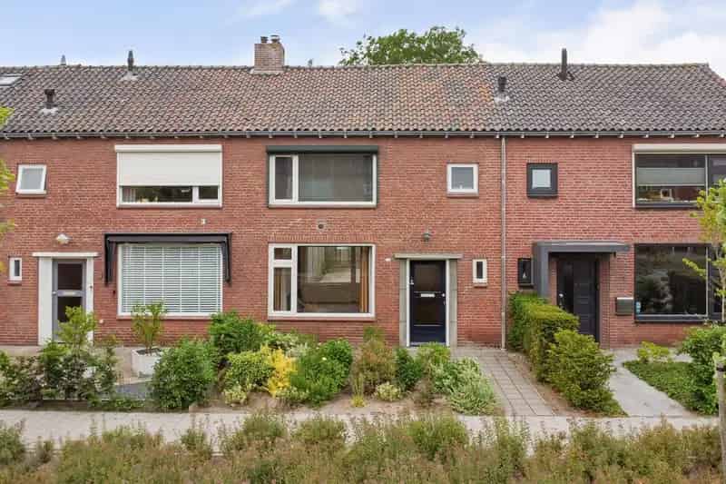 Tussenwoning te koop Besoyen 3 slaapkamers diepe tuin