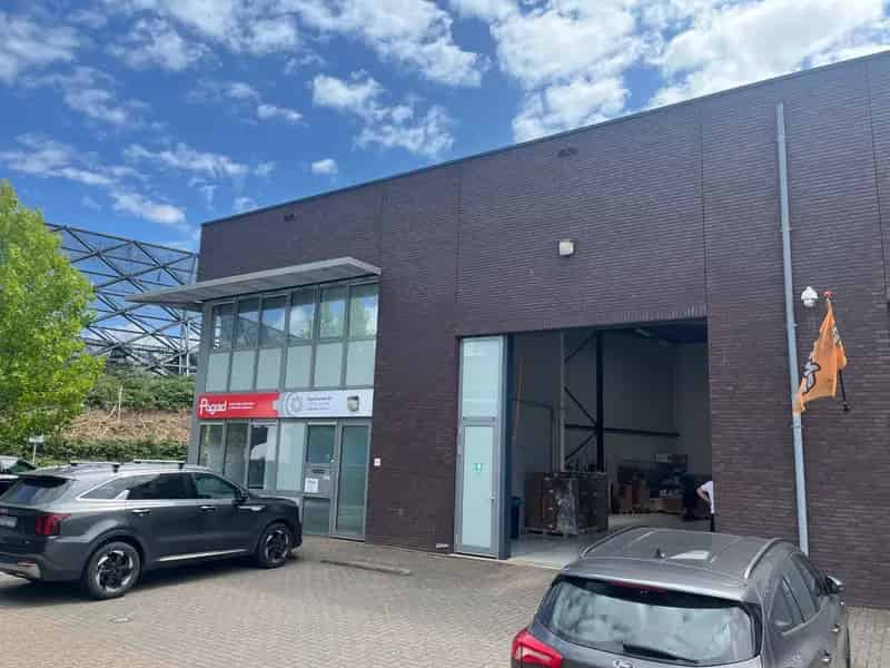 Bedrijfshal te Huur Utrecht 180m² Kantoor 78m²