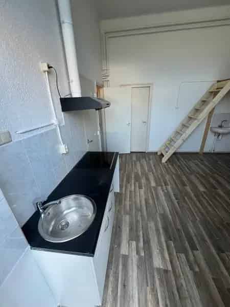 Studio met eigen keuken te huur