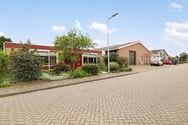 Bedrijfswoning Didam: Bungalow met Bedrijfsruimte en Garage