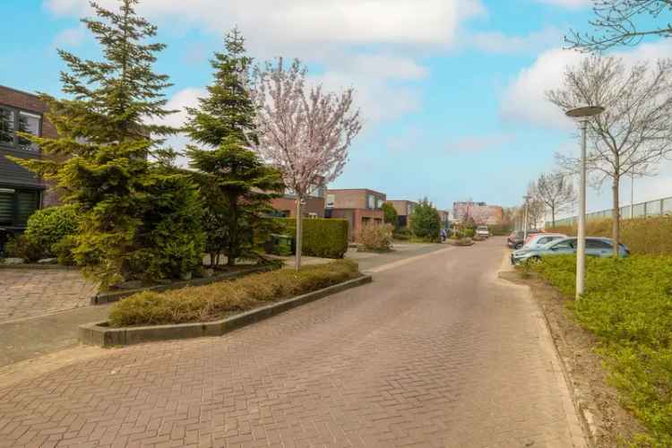 Huis te koop Naaldwijk:  Gelijkvloers Wonen, 2 slaapkamers, tuin op het zuidwesten