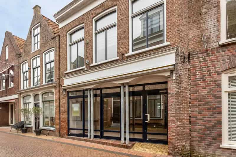 Winkel Dokkum te koop: woon-winkelpand 103m2