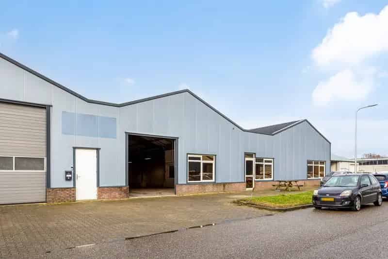 Bedrijfshal 420m2 te huur Steenwijk