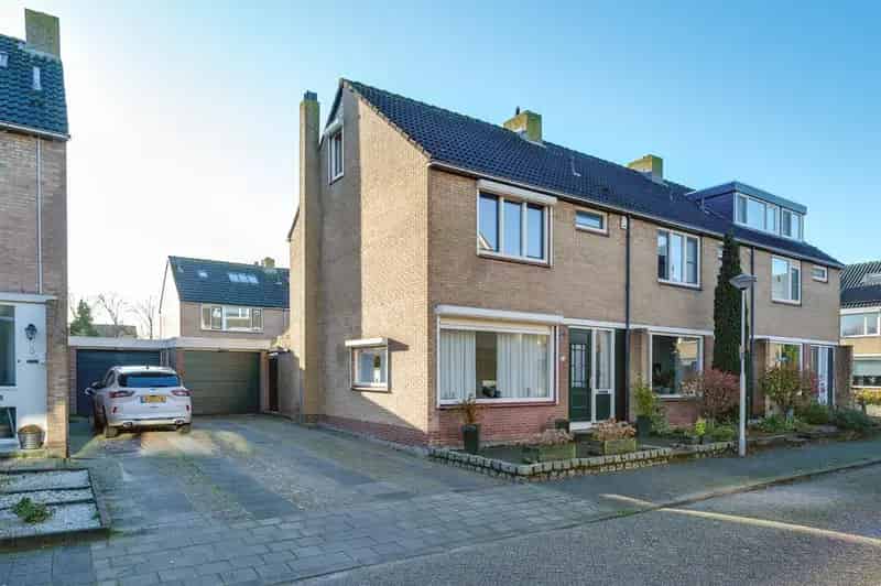 Huis Te Koop , 6, Ribesstraat, Puttershoek, Zuid-Holland