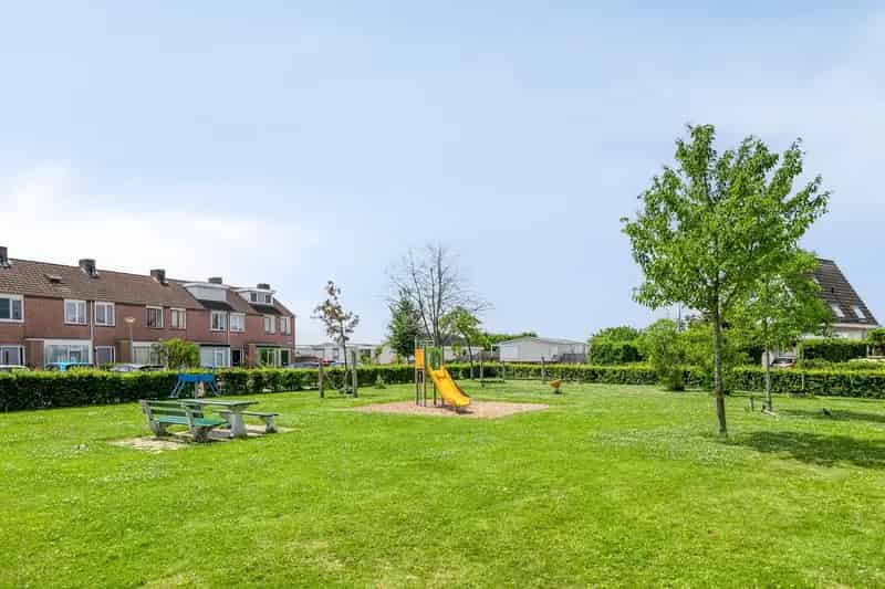 Huis te koop Zevenbergen - Ruime gezinswoning met garage en diepe tuin