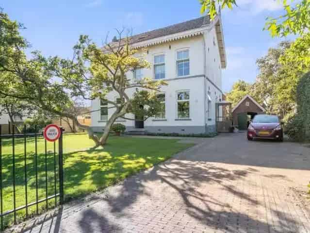 Vrijstaande woning Landsmeer - Ruime pastorie met garage