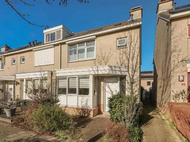 Ruime 5-kamer Eindwoning te Koop in Diemen Noord