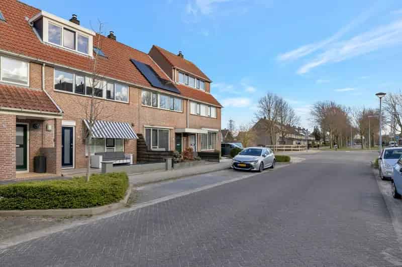 Huis te koop Hoorn: Ruime 4 slaapkamer woning met tuin