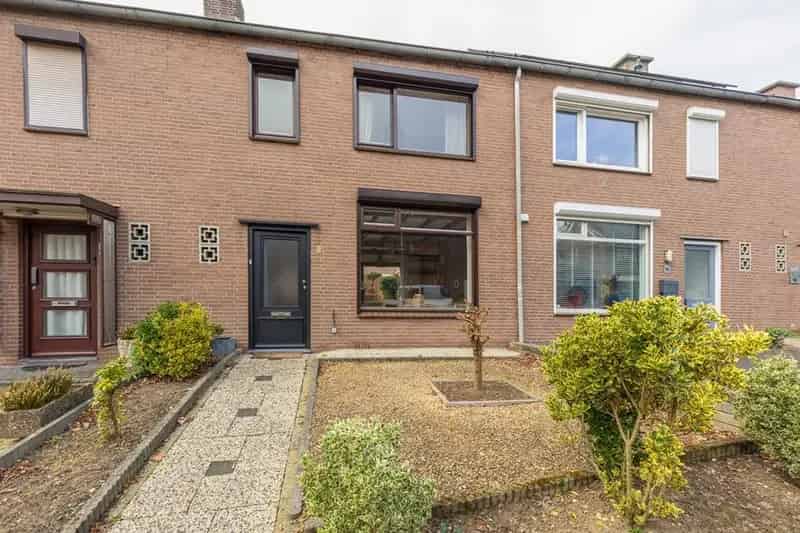 Tussenwoning 3 slaapkamers Garage Tuin Kelder Heerlen