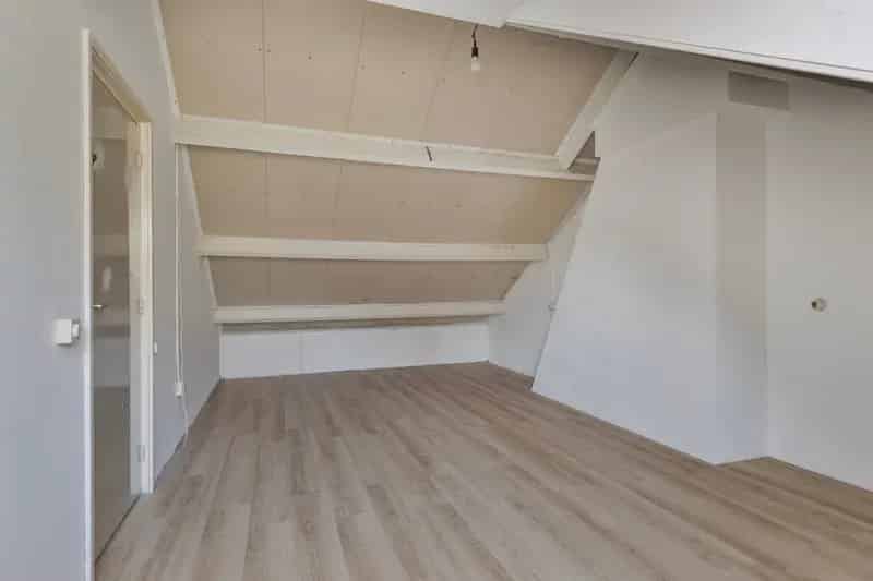 Ruime 5 Slaapkamer Tussenwoning Breda Ijpelaar