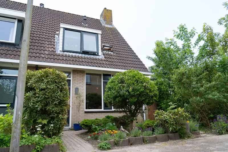 Hoekwoning Nieuwenhoorn 3 slaapkamers tuin overkapping