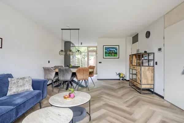 Nette Tussenwoning met 4 Slaapkamers nabij NS Station