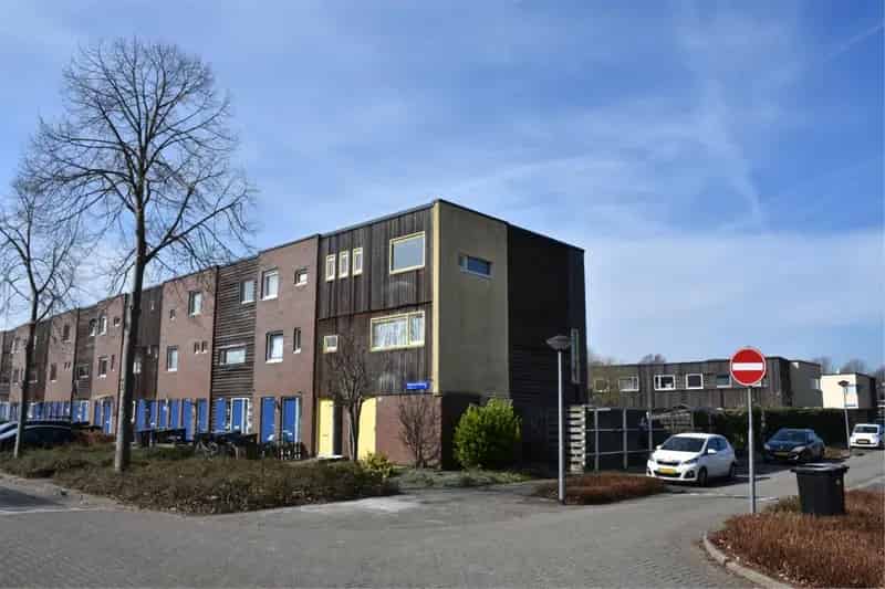 Huis te koop Almere Middachtenlaan 90