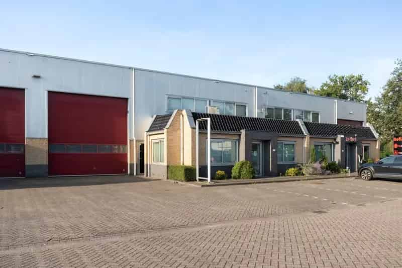 Bedrijfshal Oosterhout 372m2 Kantoor 132m2 Bedrijfsruimte 240m2