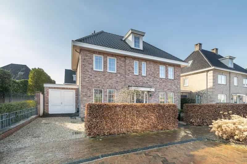 Luxe Villa te Koop Bleiswijk 5 Slaapkamers Jacuzzi Garage