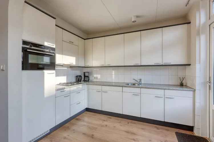 Huis te koop Meeuwenlaan Leiderdorp 3 slaapkamers tuin