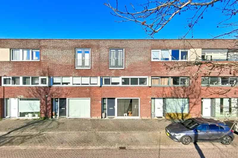Te Koop: Ruime Middenwoning 3 Verdiepingen Schalkhaarstraat Tilburg