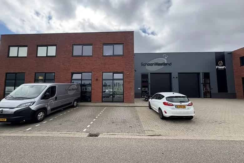 205m2 Bedrijfsruimte te Koop Naaldwijk Kantoor 285m2