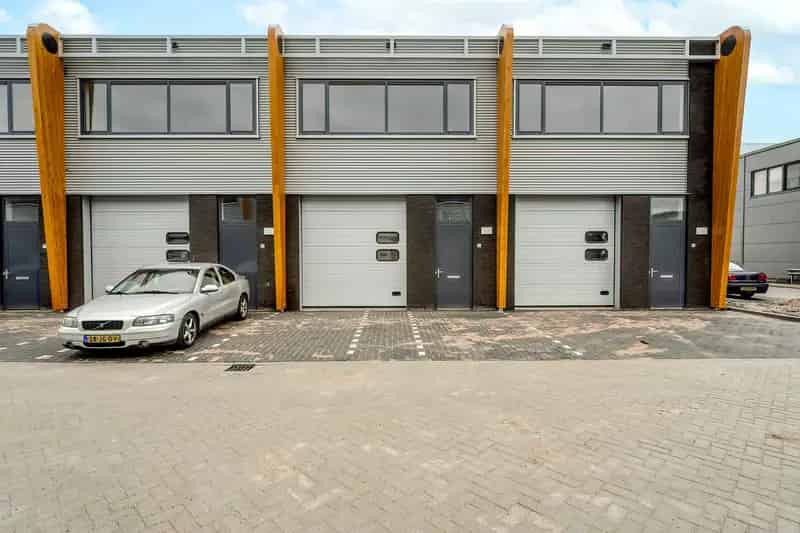Bedrijfshal Zoeterwoude te huur 122m2