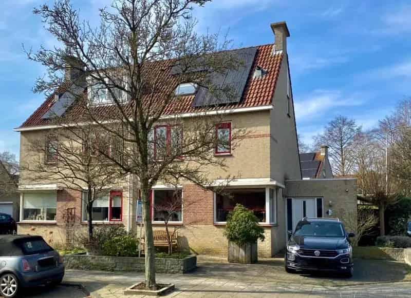 Ruime Tweekapper met 4 Slaapkamers in Kindvriendelijke Wijk