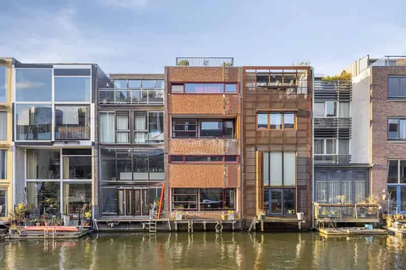 Uniek woonhuis aan het water Borneo-eiland Amsterdam
