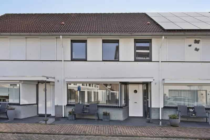 Moderne Middenwoning Waalwijk 4 Slaapkamers Nabij Centrum