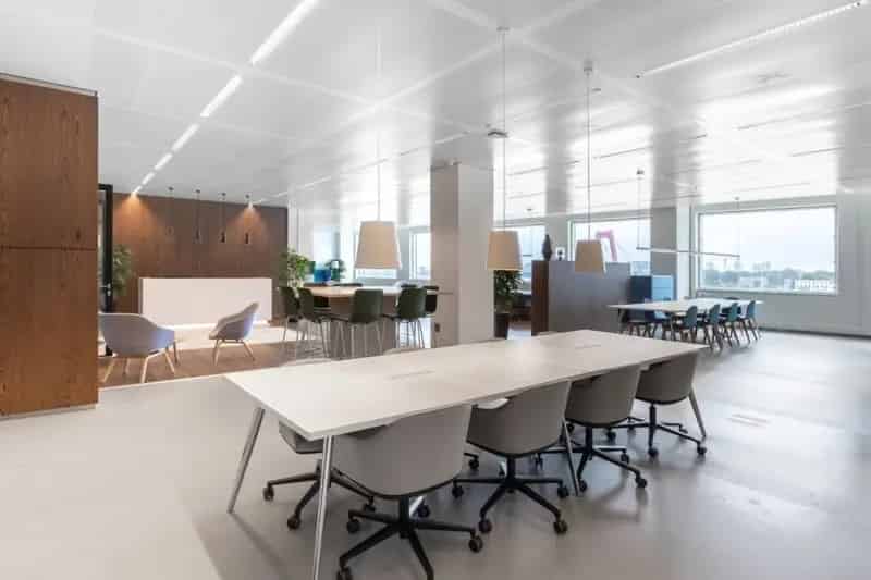 Coworking Ruimte: Moderne Bureaus met Gemeenschappelijke Ruimte