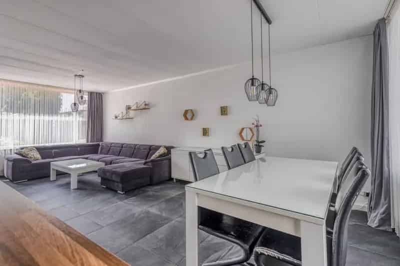 Huis te koop Breda: Instapklare 4 Slaapkamers Moderne Tuin