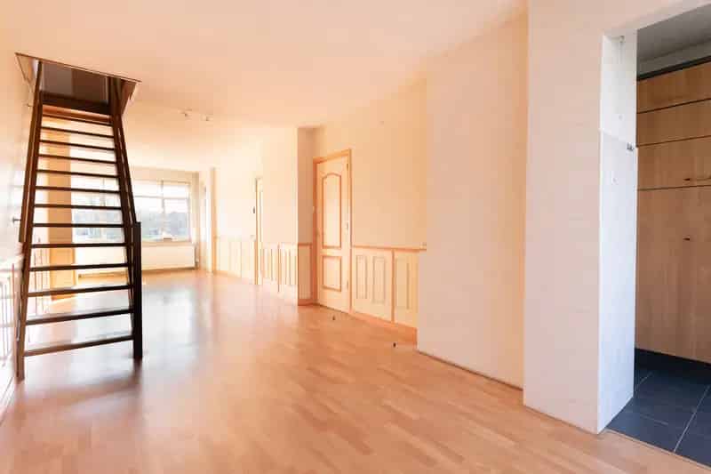 Ruim appartement 4 slaapkamers 3 balkons Loosduinen