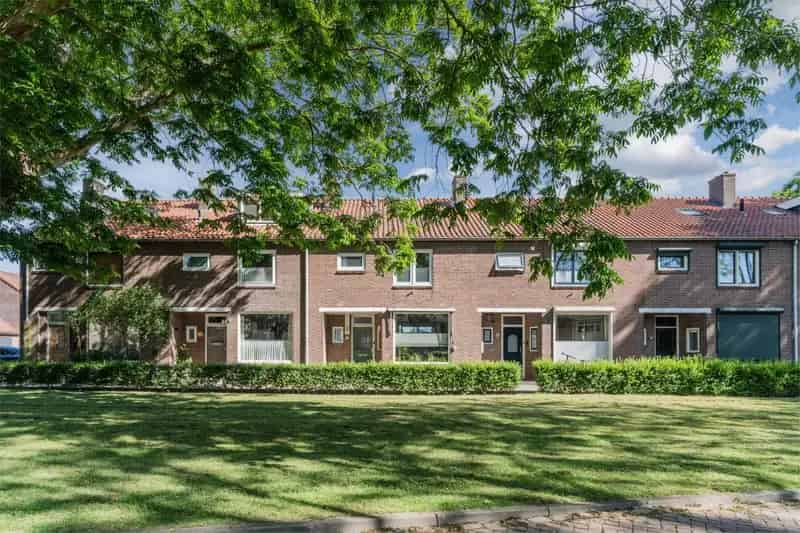 Huis te koop Geertruidenberg: Ruime 4 Slaapkamers, Moderne Badkamer