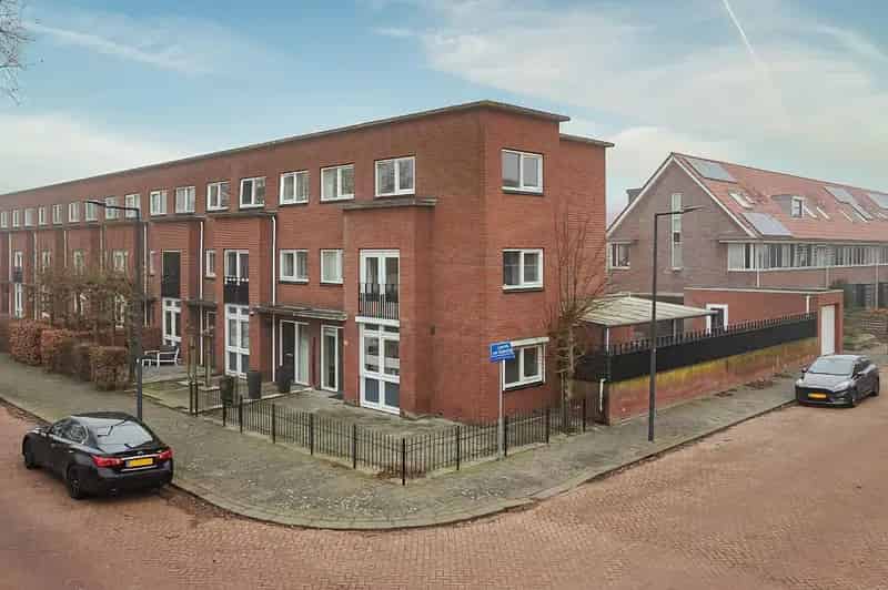 Luxe Hoekwoning Nesselande 4 slaapkamers Garage Zonnepanelen